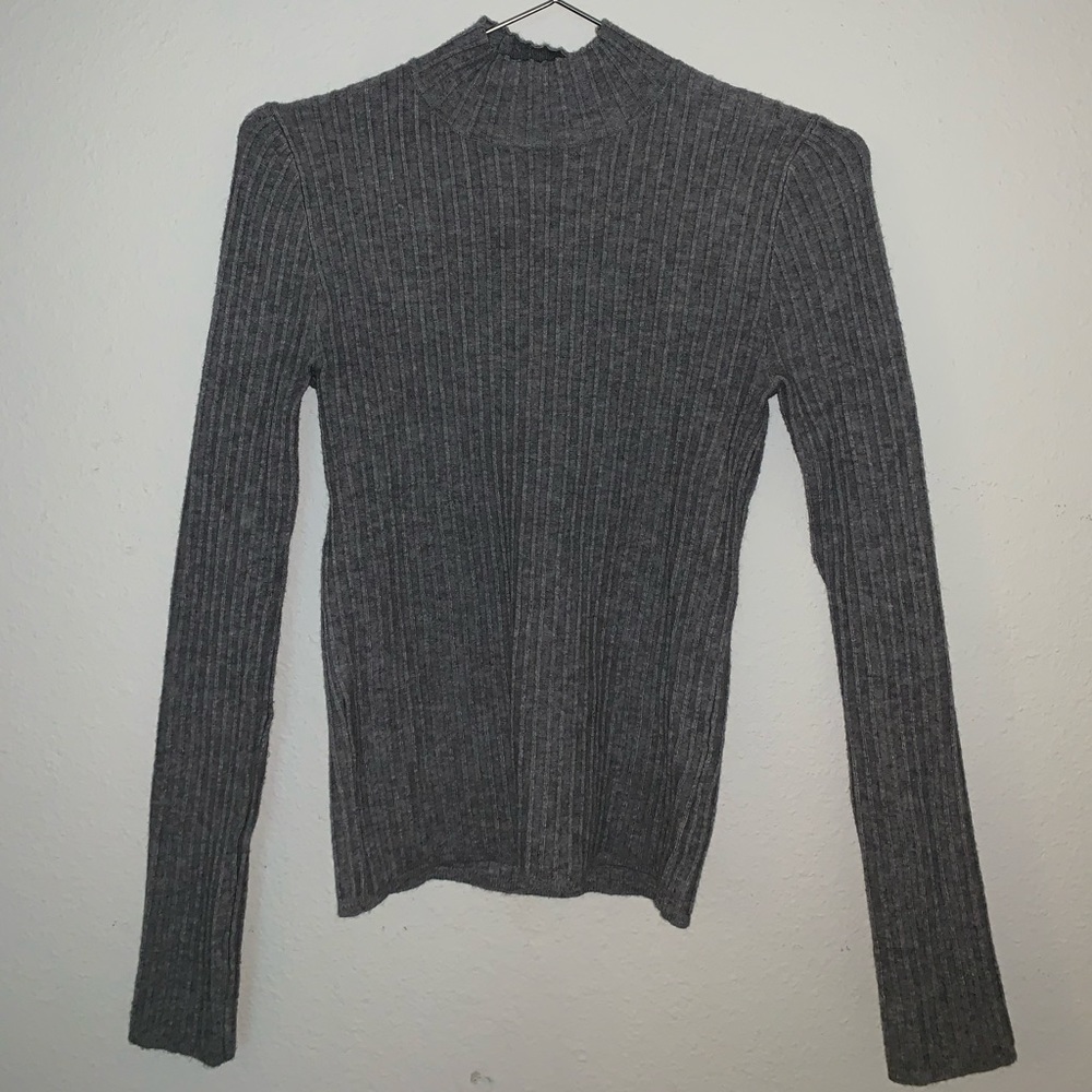 Turtle neck gray sweater (Small)